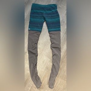 ALO GODDESS YOGA LEGGINGS (2-tones green & grey)